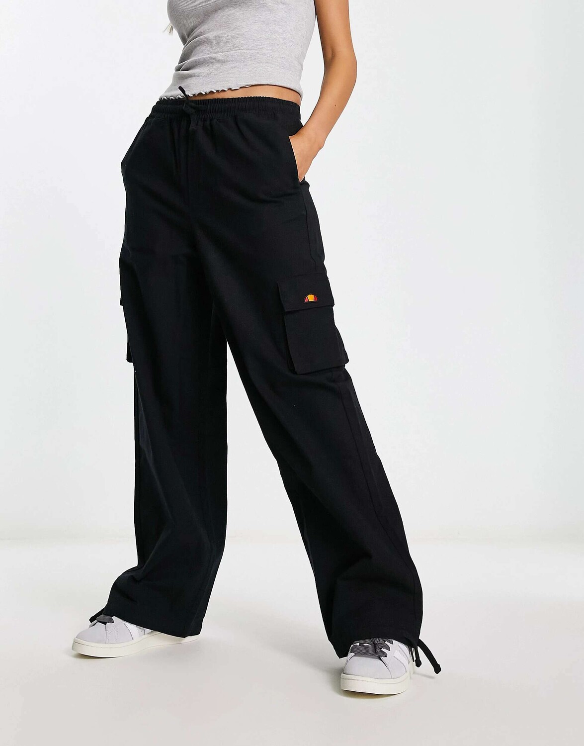 

Черные спортивные брюки оверсайз ellesse Trazzal