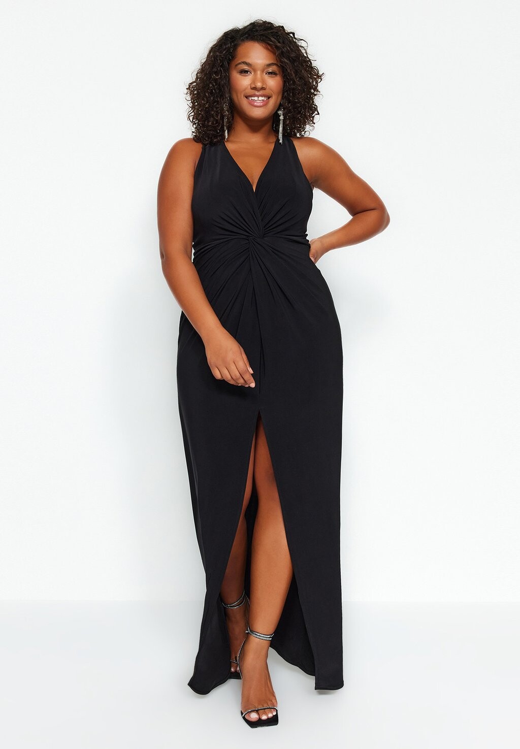 

Длинное платье Plus Size Trendyol Curve, черный