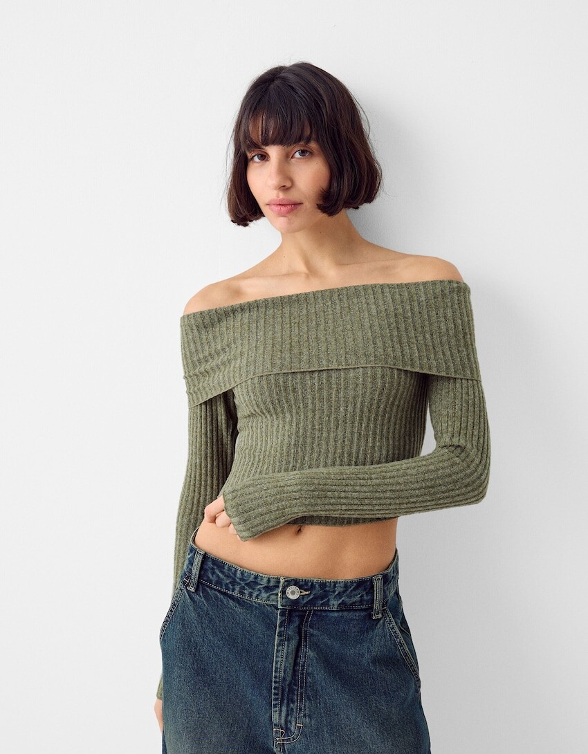 

Длинная блузка в рубчик с вырезом бардо Bershka, хаки