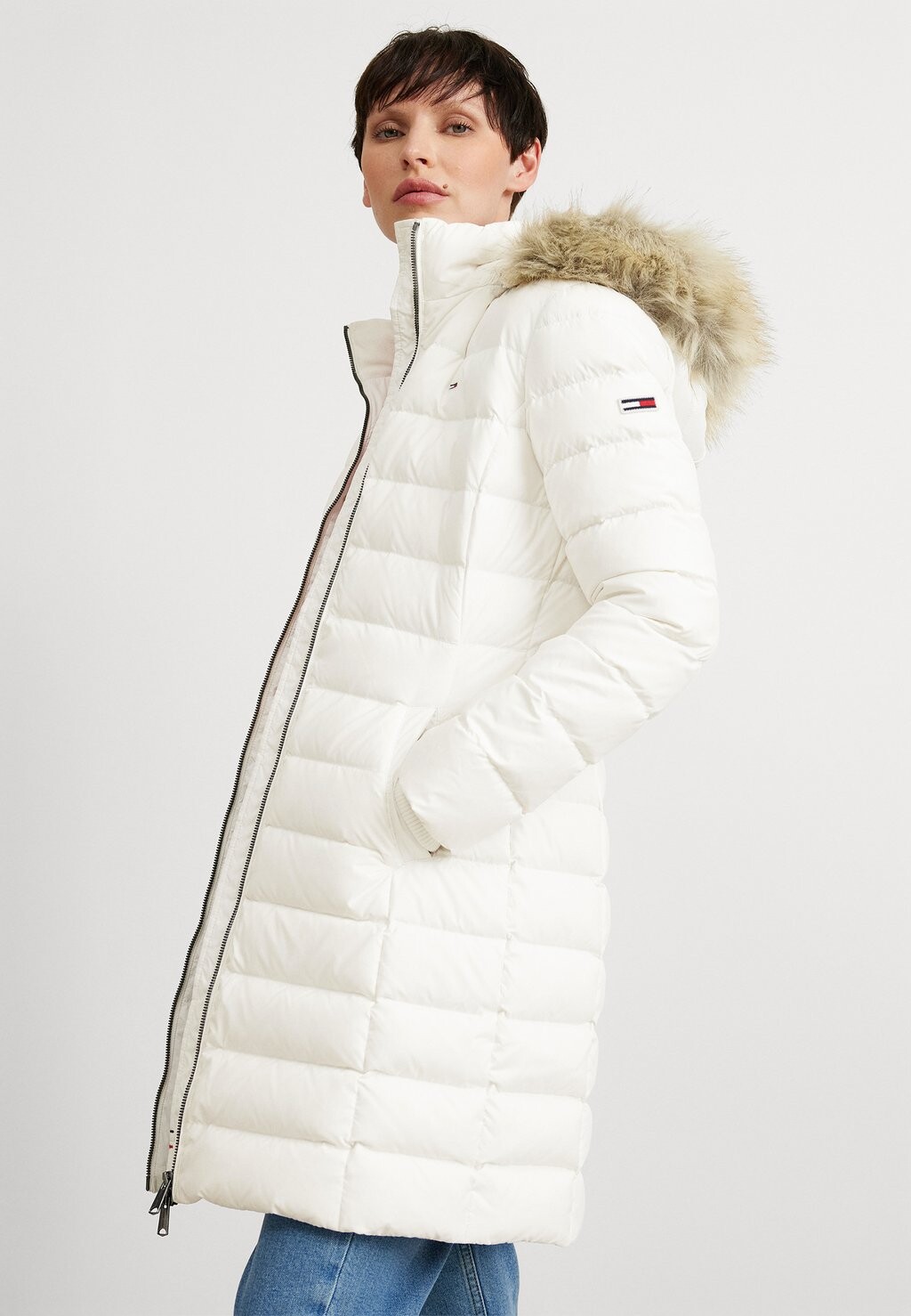 

Пальто Tommy Jeans ESSENTIAL HOODED, белый