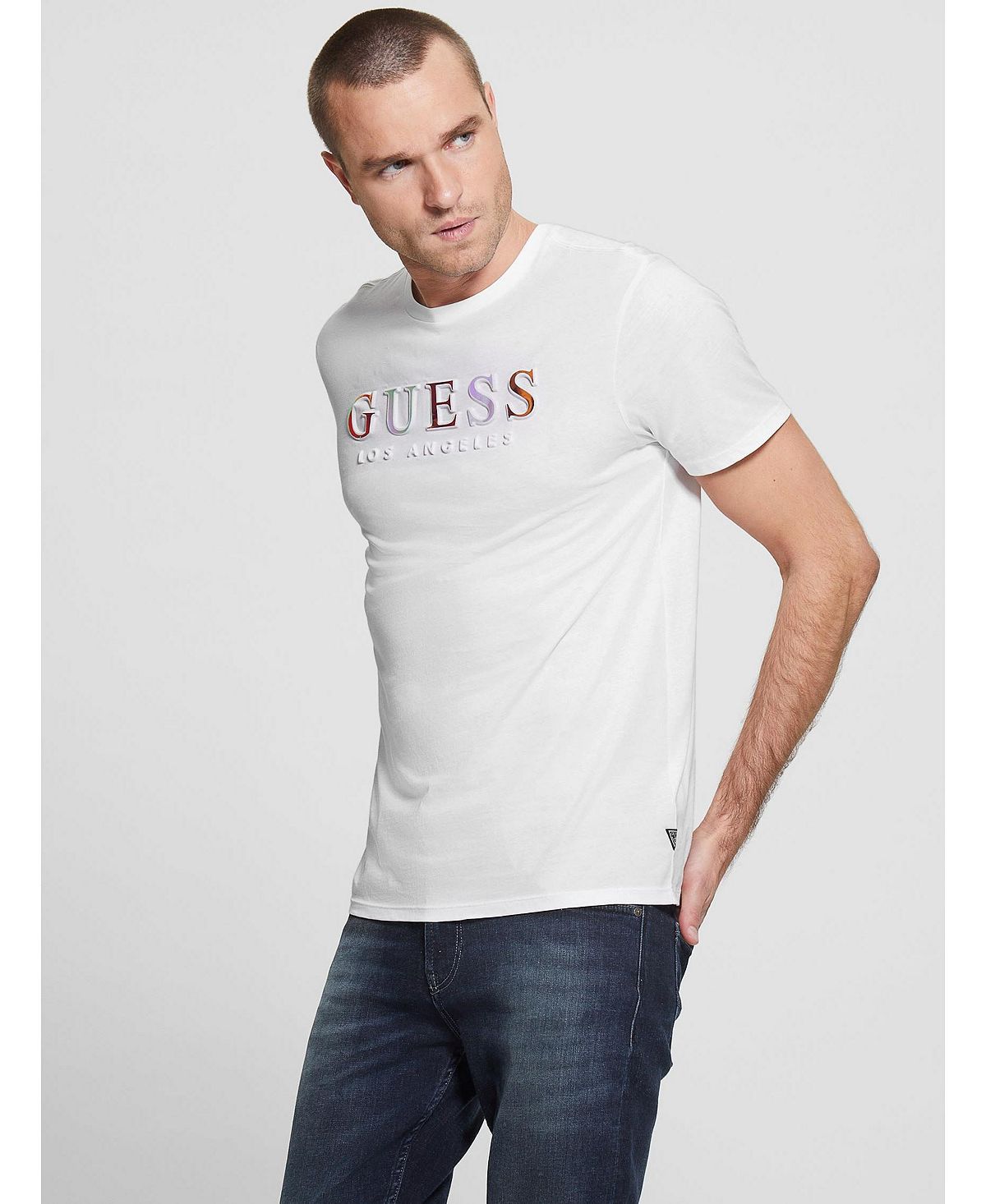 цена Мужская футболка с тисненым логотипом и короткими рукавами GUESS