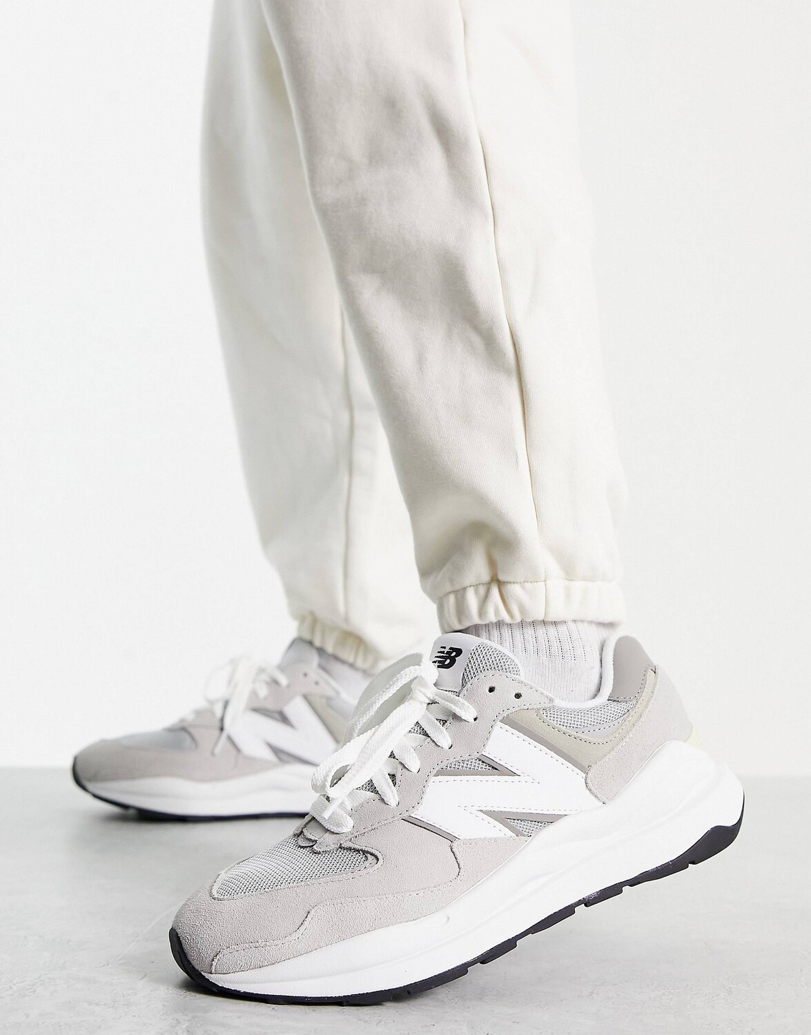 

Светло-серые кроссовки New Balance 57/40