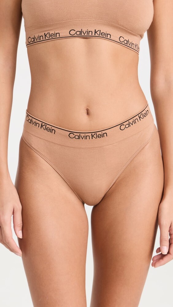 

Стринги Calvin Klein Underwear Modern Cotton Naturals, песочный