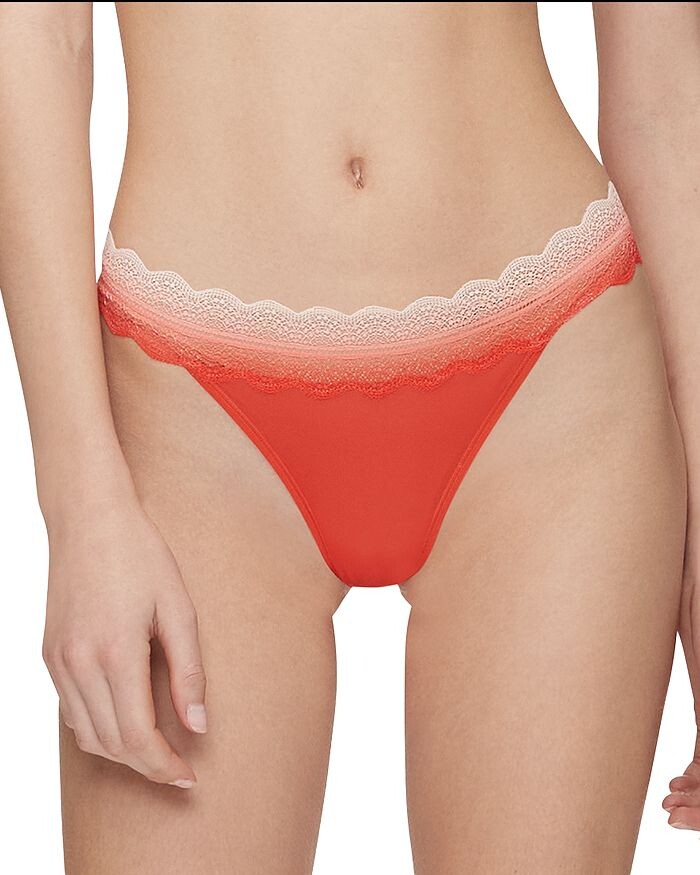 

Стринги с кружевной отделкой Calvin Klein