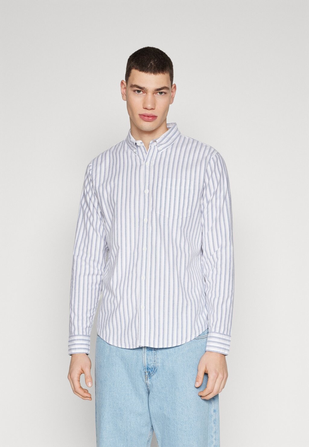 

Рубашка CHAIN OXFORDS Hollister Co., цвет WHITE STRIPE