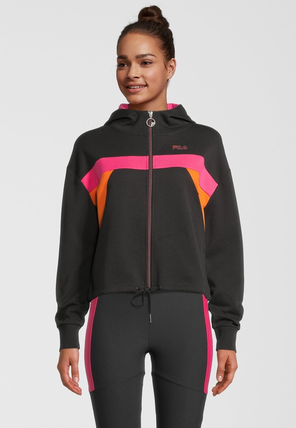 

Толстовка KAPUZENPANJU CROPPED Fila, цвет black-beetroot purple-orange
