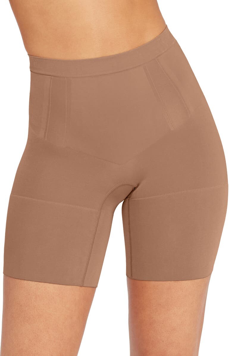 

Шорты OnCore до середины бедра SPANX