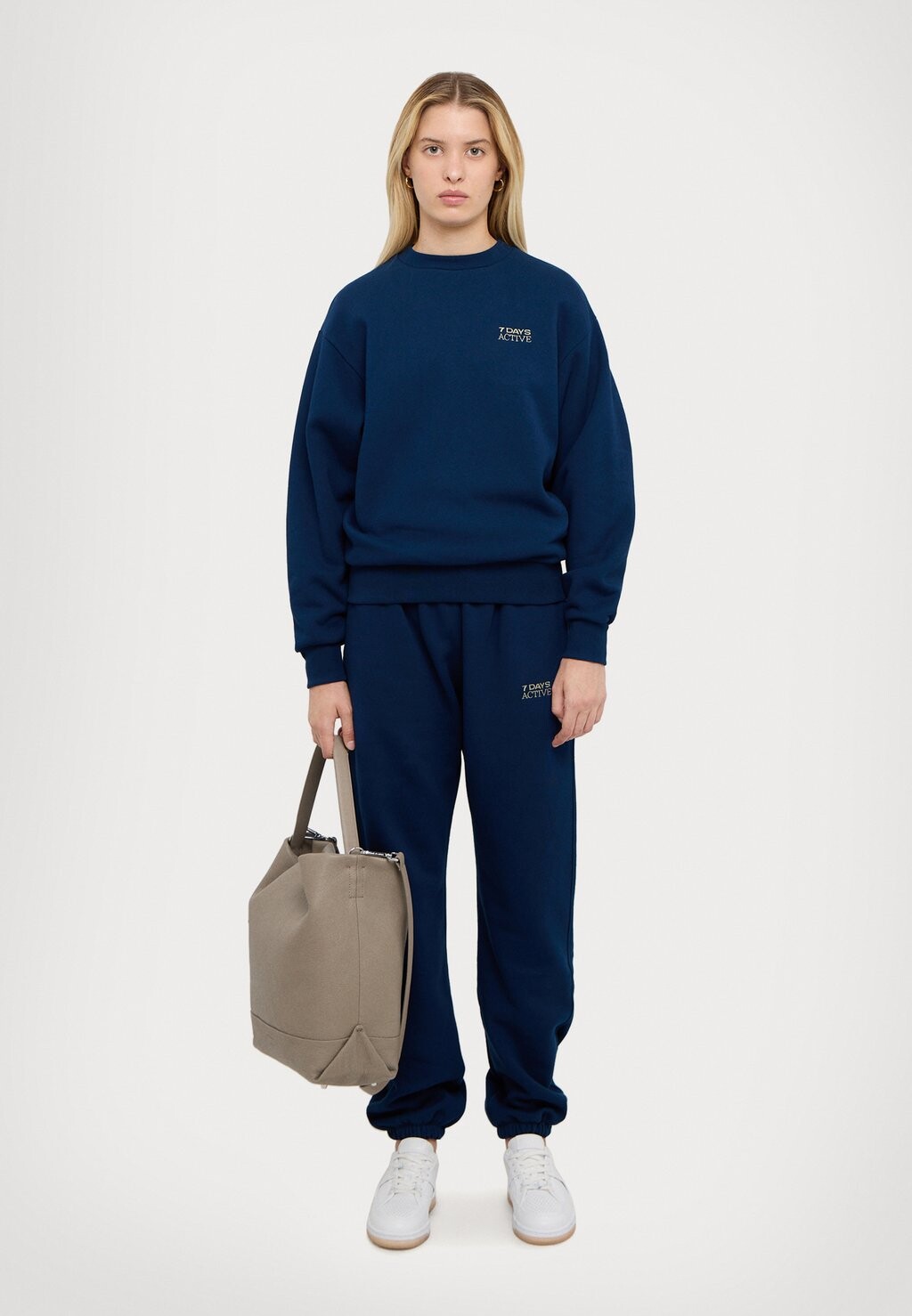 

Толстовка ORGANIC FITTED CREWNECK 7 DAYS Active, темно-синий