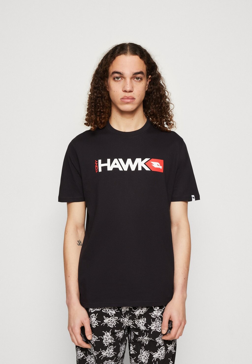 

Футболка с принтом Tony Hawk, черный