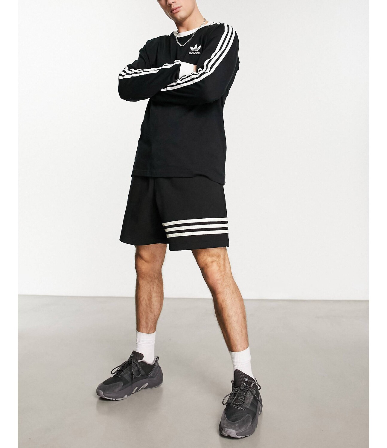 

Черные шорты с 3 полосками adidas Originals Neuclassics