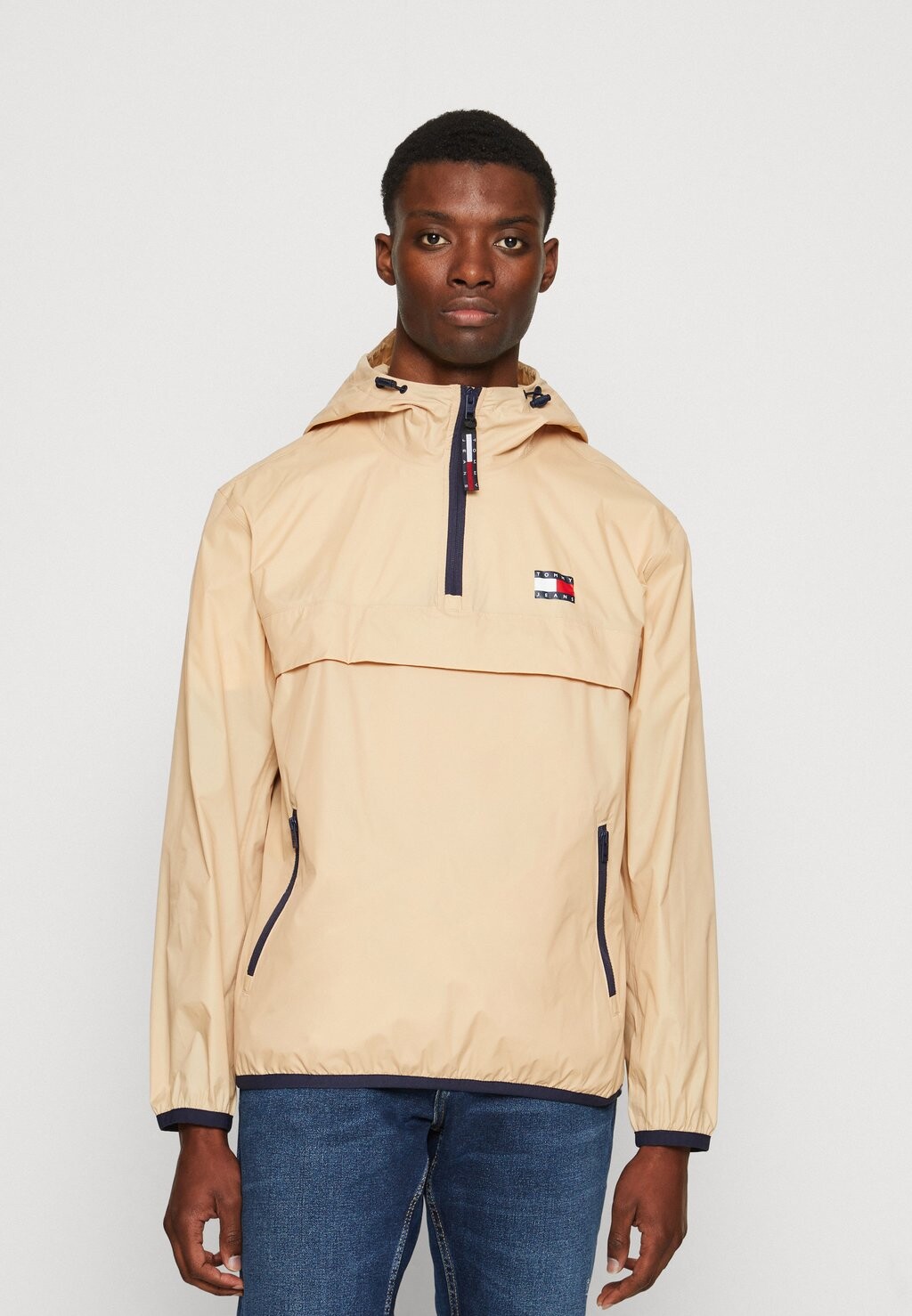 

Ветровка Tommy Jeans