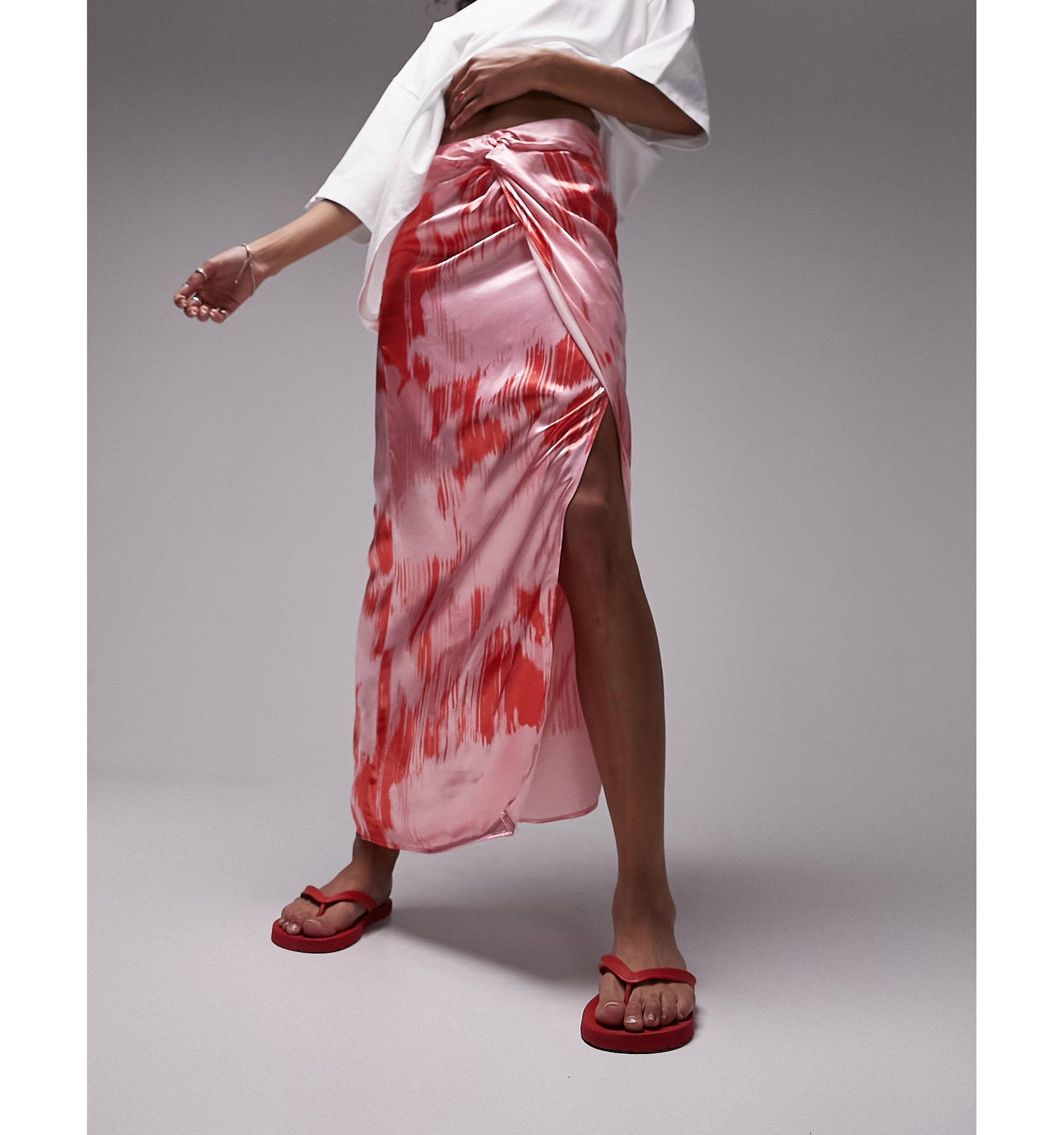 цена Разноцветная юбка миди с цветочным принтом Topshop