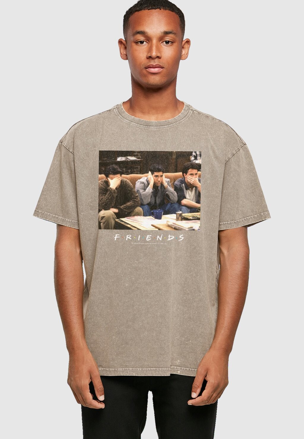 

Футболка с принтом Friends Three Wise Guys Tee ABSOLUTE CULT, цвет darkkhaki