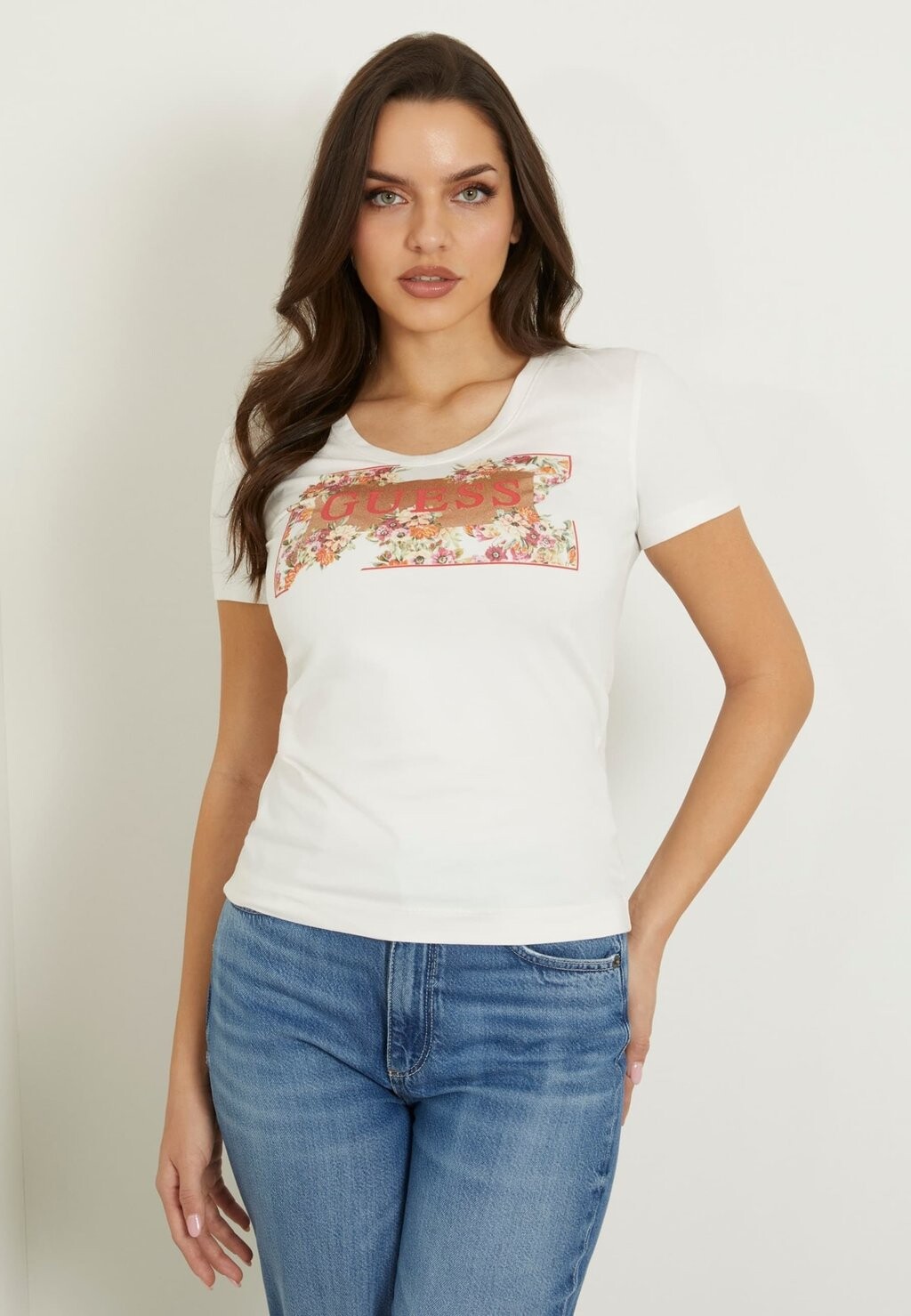 

Футболка с принтом Guess, цвет creme