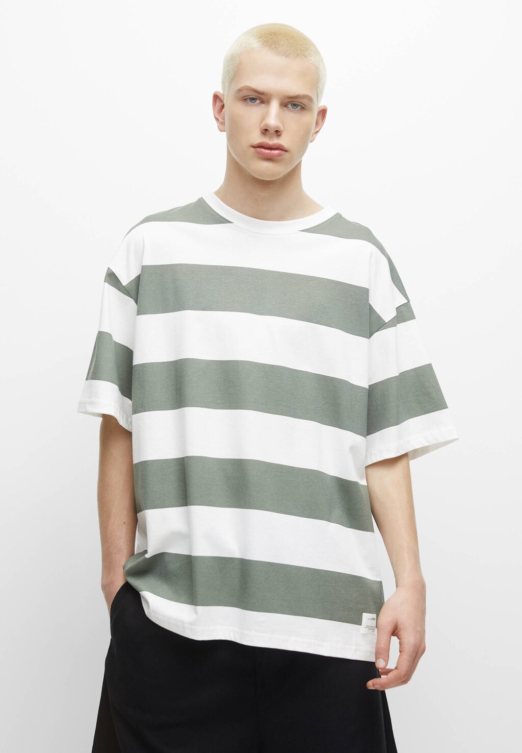 

Футболка с принтом PULL&BEAR, зеленый