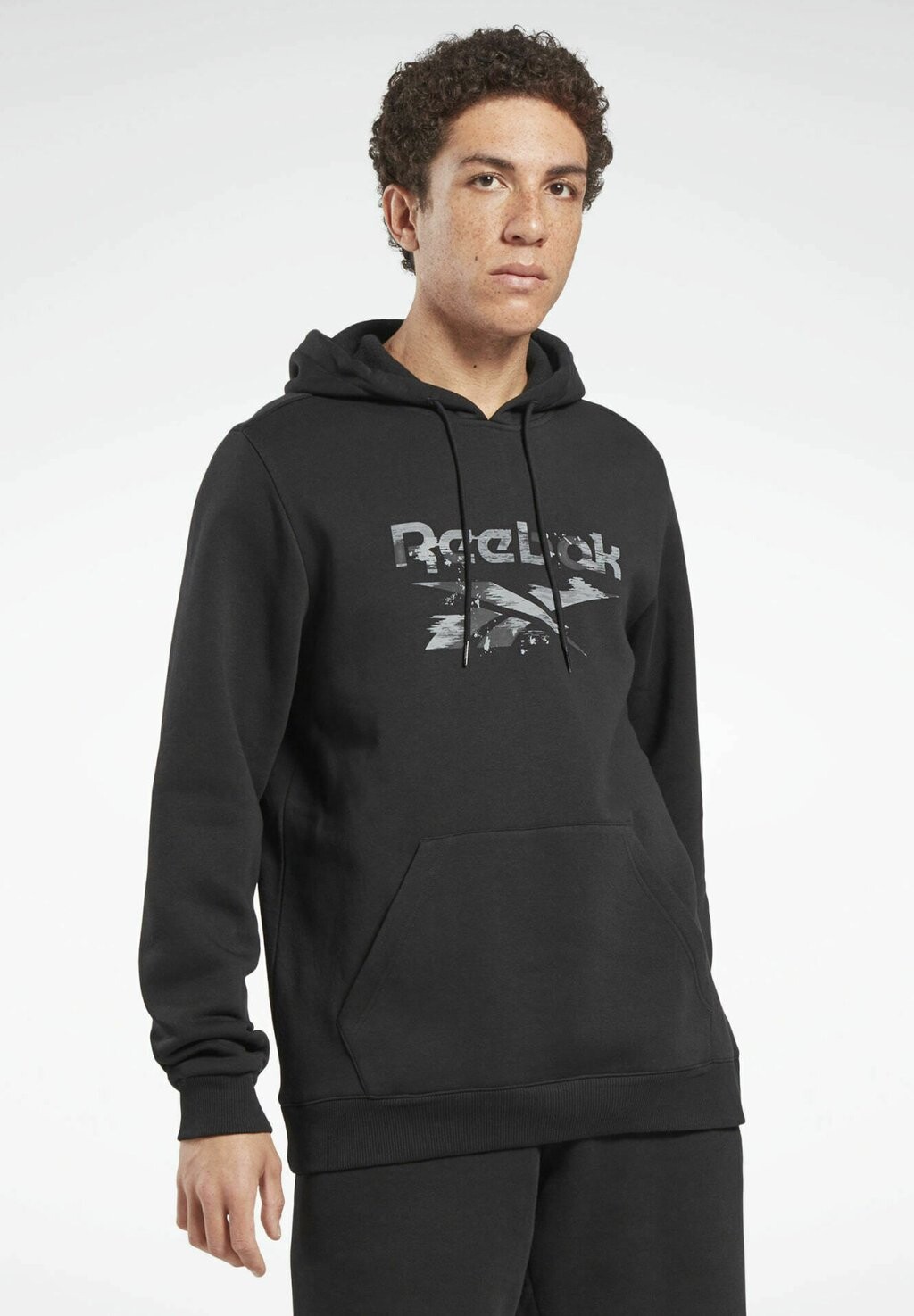 

Худи Reebok