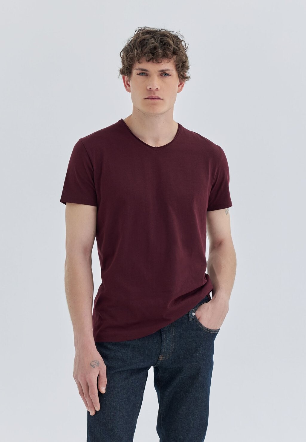 

Базовая футболка WITH V-NECK IKKS, цвет bordeaux