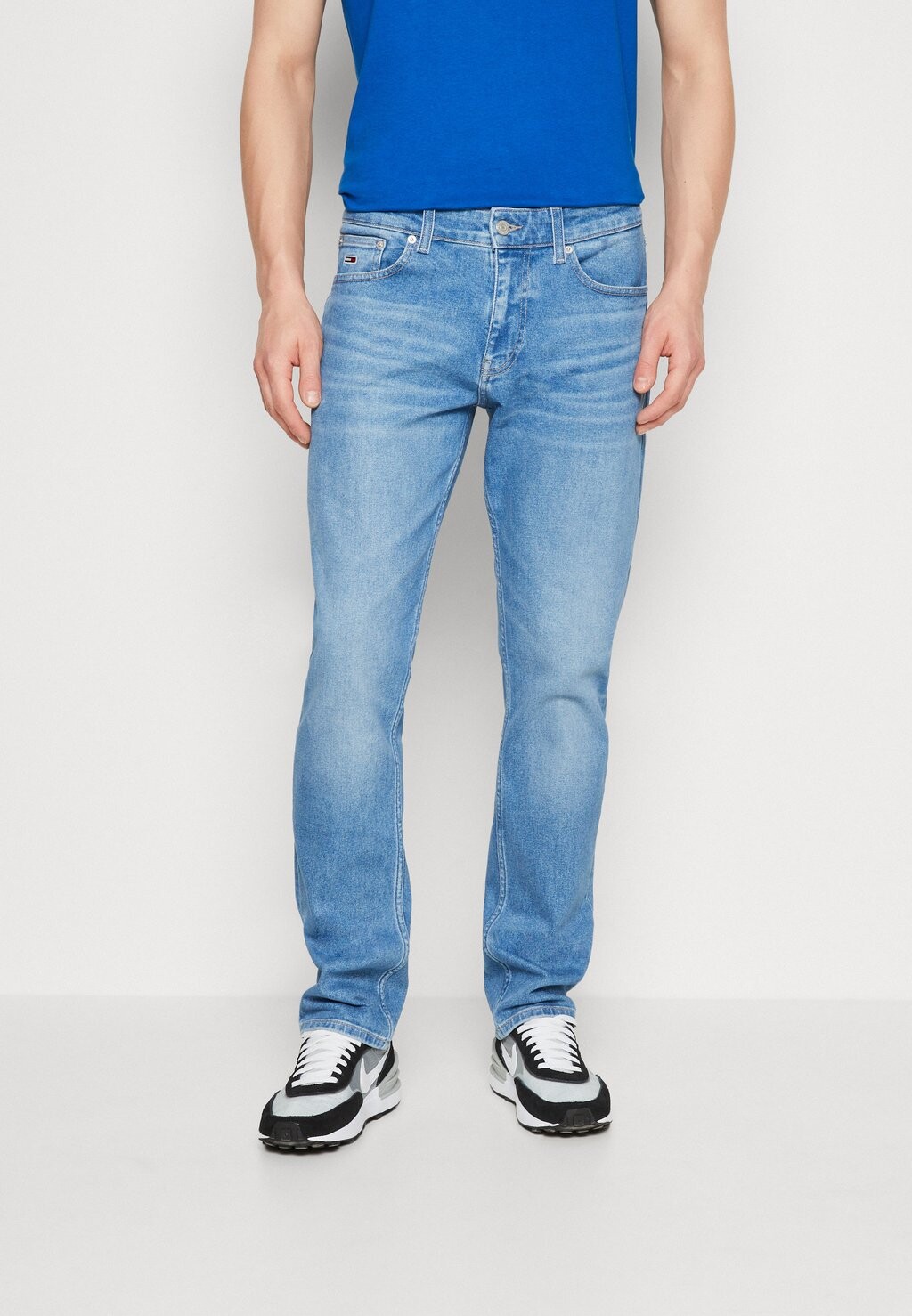 

Джинсы прямого кроя Tommy Jeans