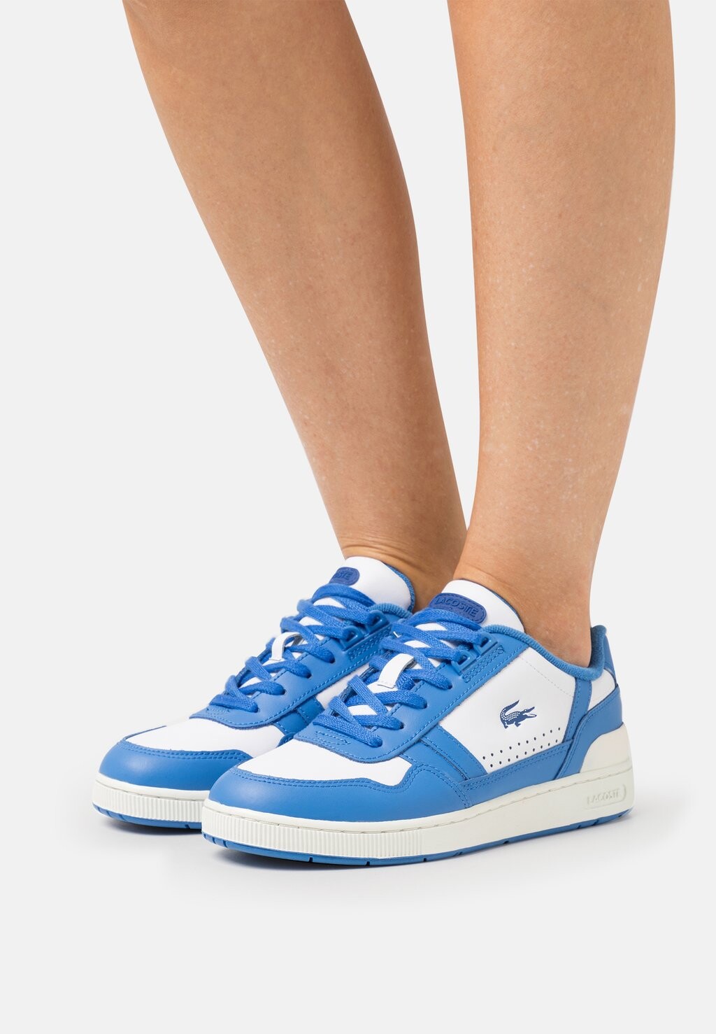 

Кроссовки Lacoste
