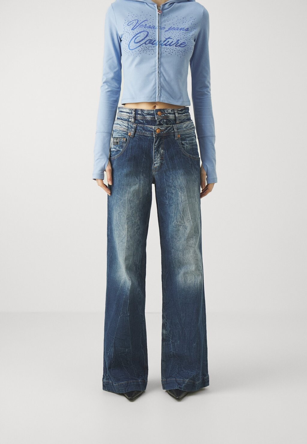 

Джинсы свободного кроя WIDE LEG ALEXIS Versace Jeans Couture, синий