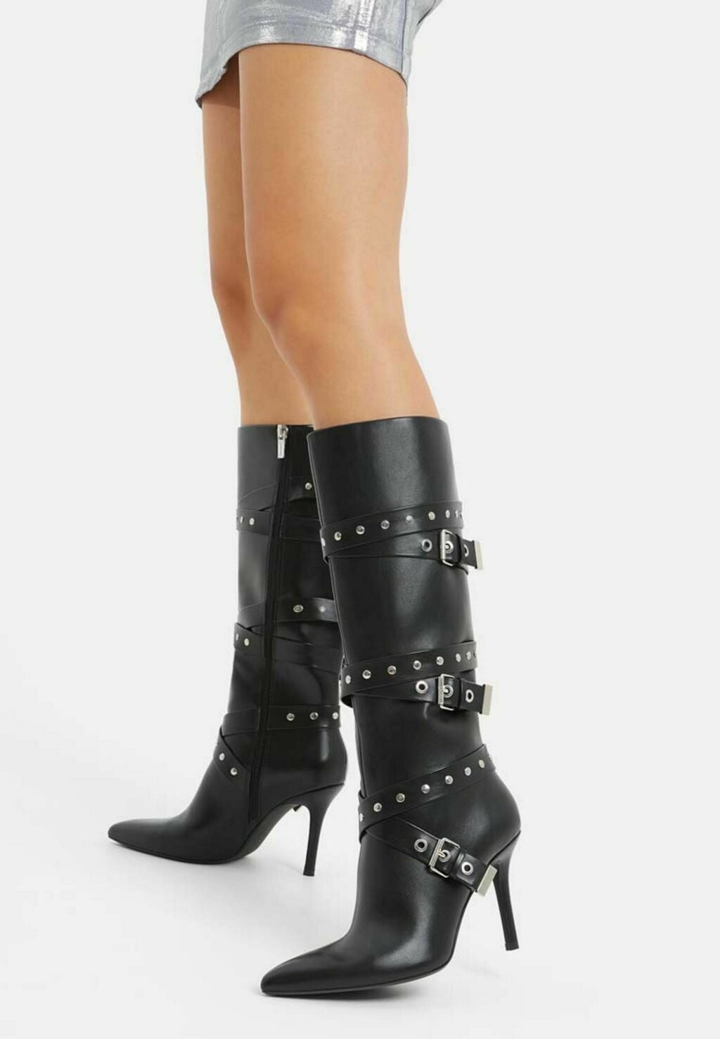 

Техасские/байкерские ботинки Studded Strappy Stiletto Bershka, черный