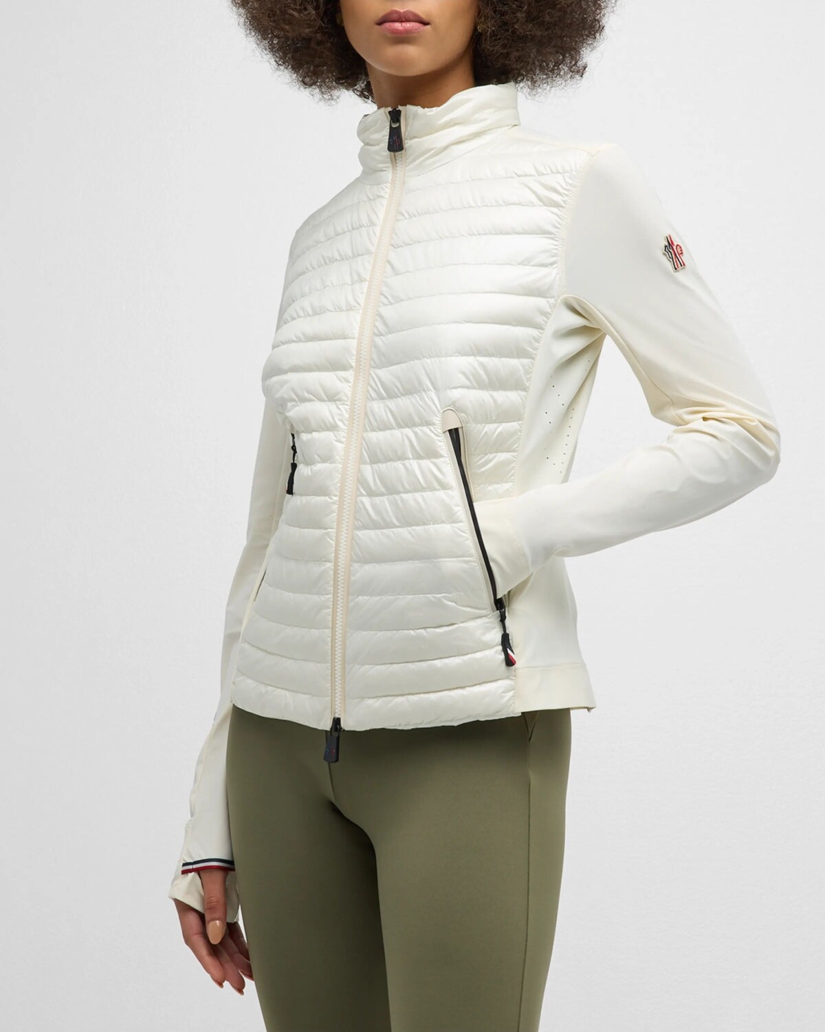 

Быстросохнущая пуховик из технического джерси Moncler, цвет White