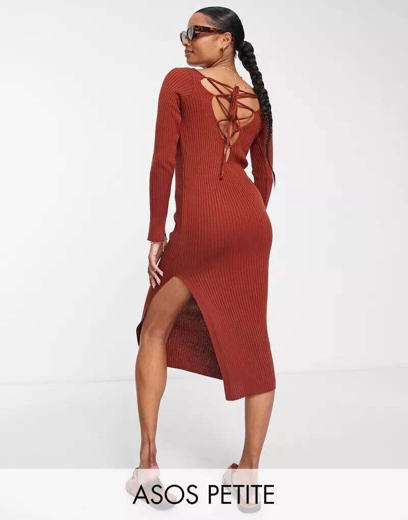 

Коричневое платье макси со шнуровкой на спине ASOS Petite