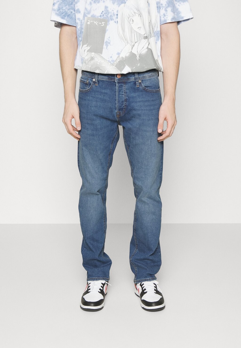 

Джинсы прямого кроя Jack & Jones