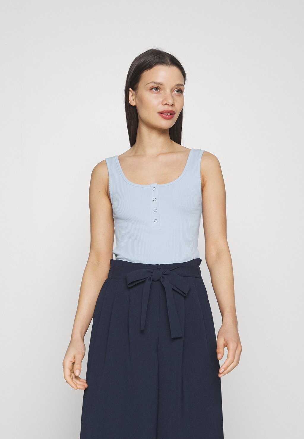 

Топ Pieces Petite