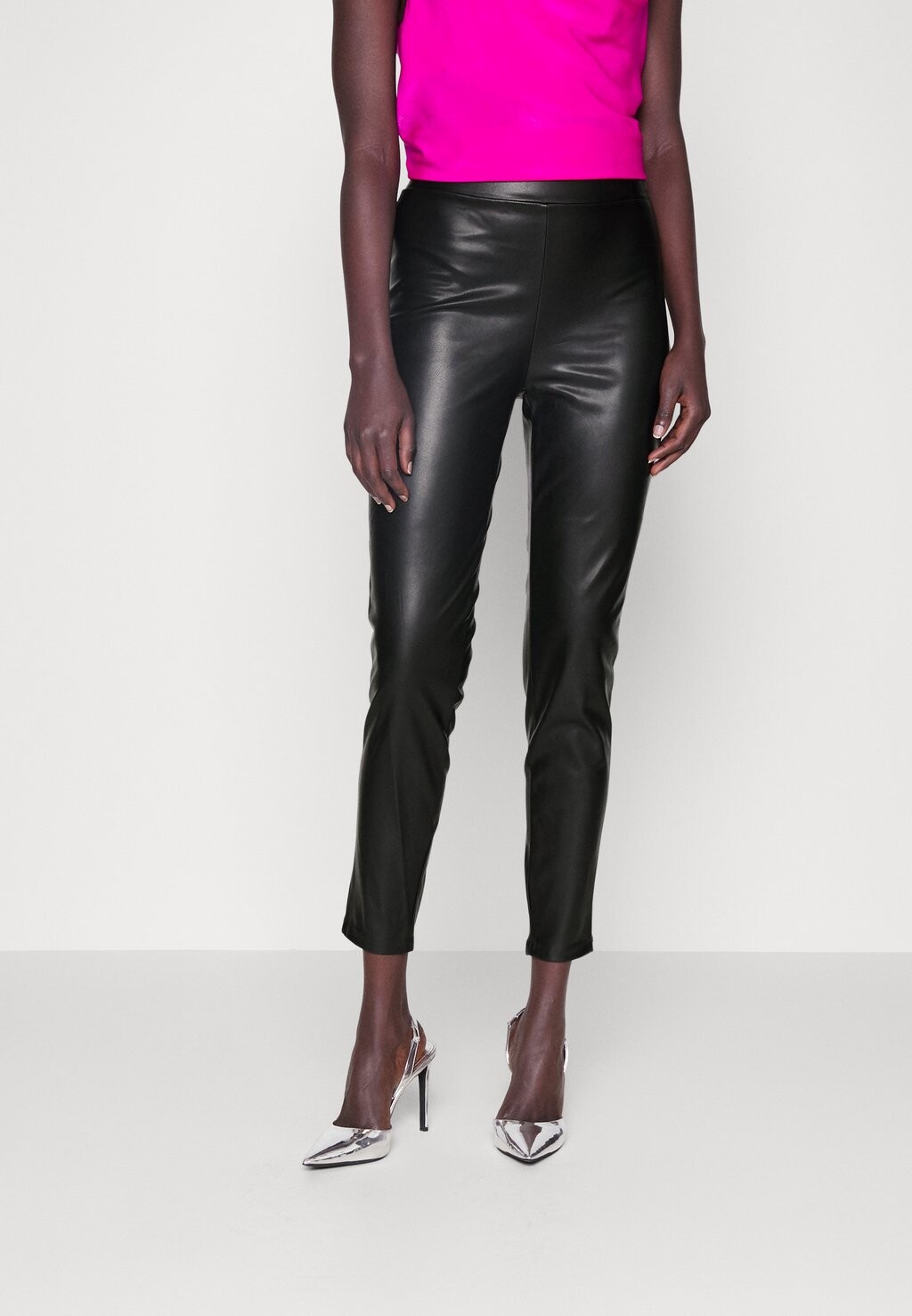 

Брюки DKNY, черный
