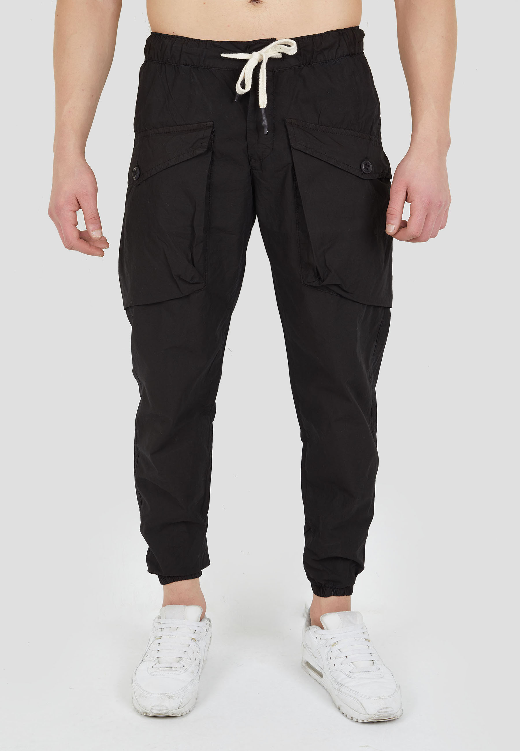 Тканевые брюки Tom Barron mit aufgesetzten Taschen, черный