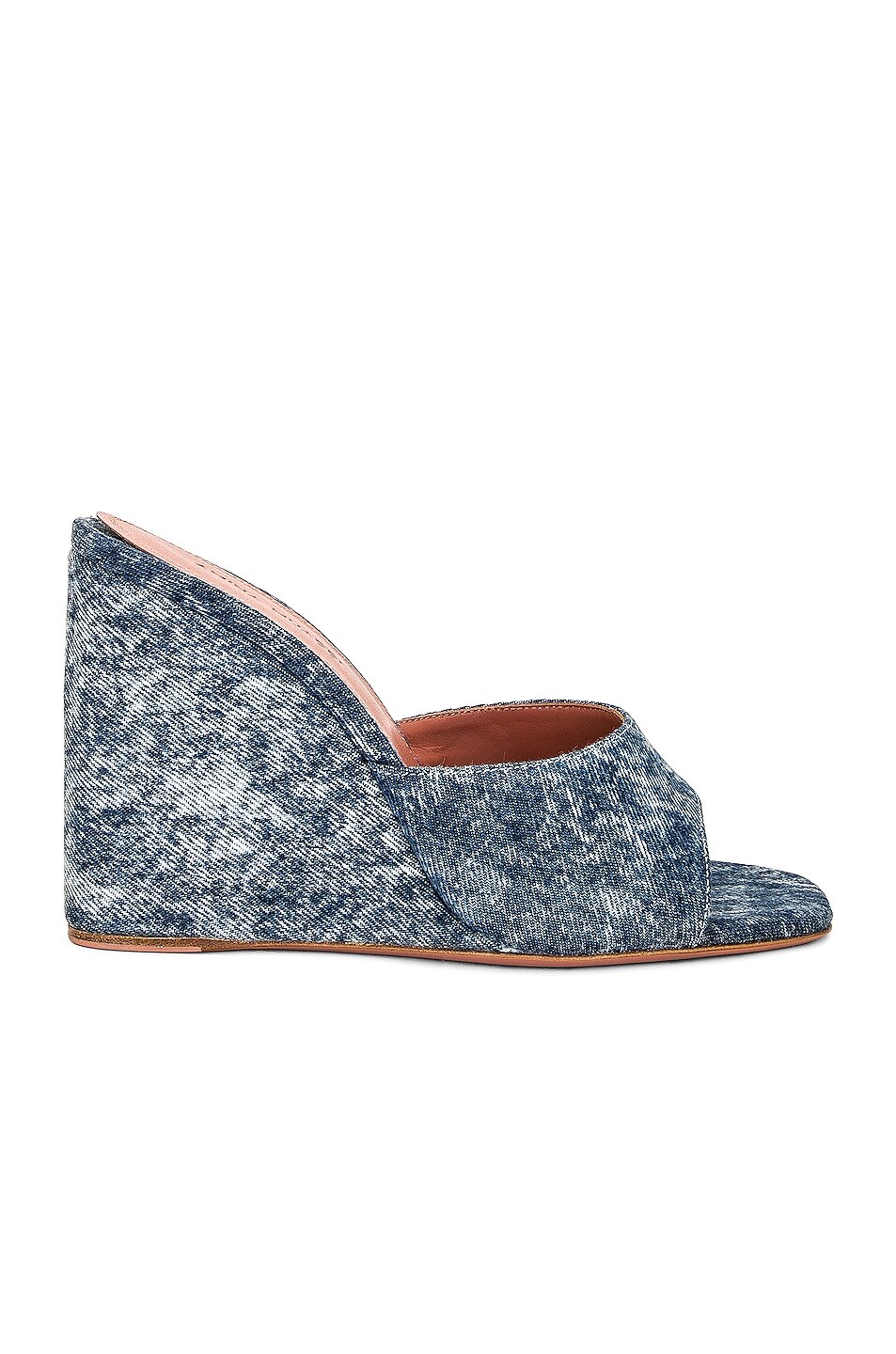 

Сандалии Amina Muaddi Lupita Denim Wedge, цвет Acid