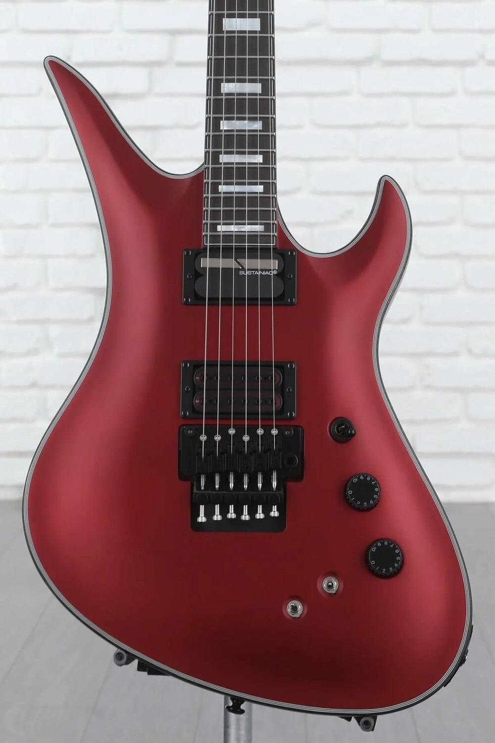 

Новая электрогитара Schecter Avenger FR-S Special Edition — Candy Apple Red