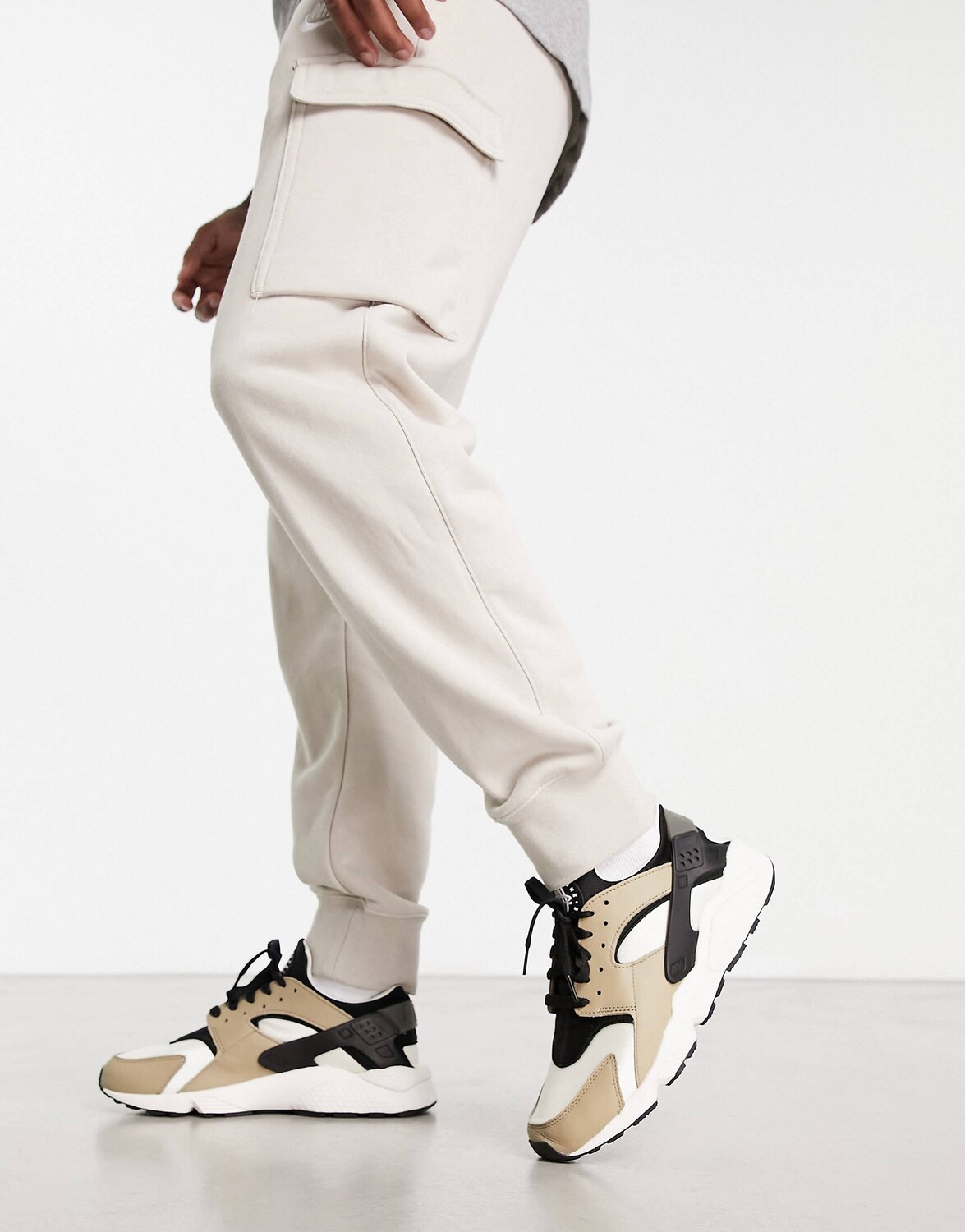 

Кроссовки Nike Air Huarache черного и коричневого цветов