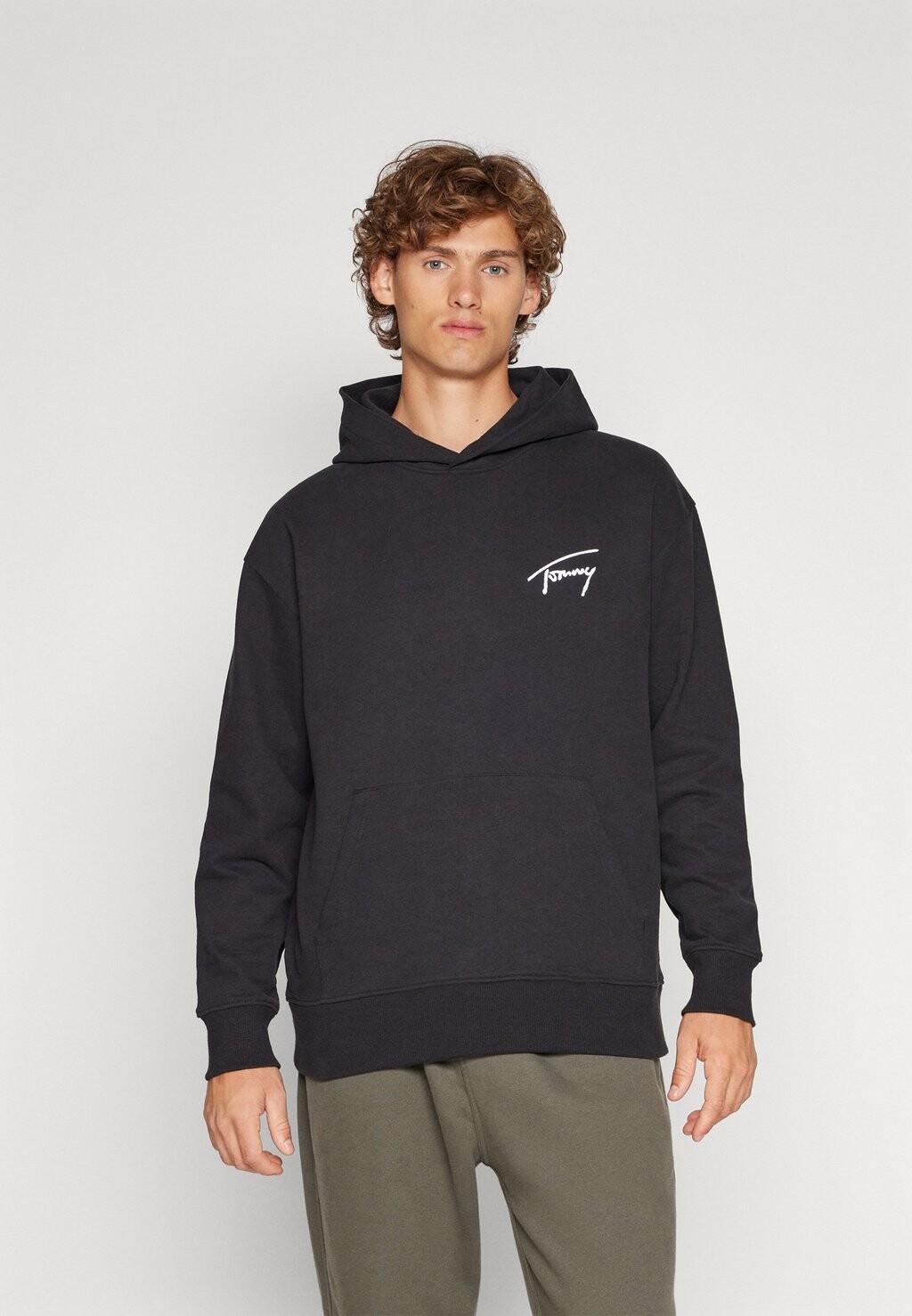 Толстовка Tommy Jeans SIGNATURE HOODIE, черный