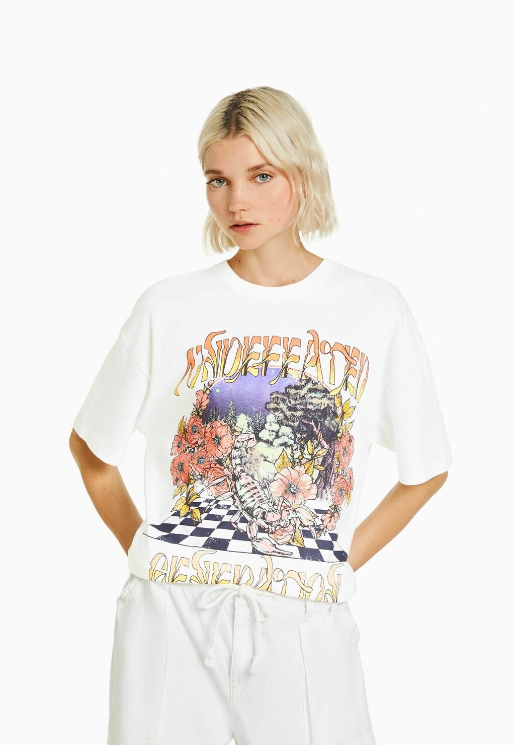 

Футболка с принтом Bershka, бежевый