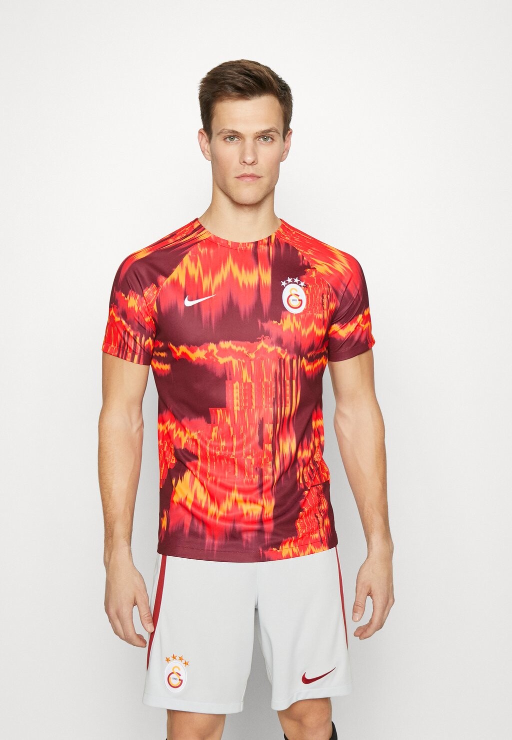 

Спортивная футболка Nike