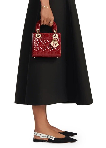 

Сумка Lady Dior среднего размера Dior