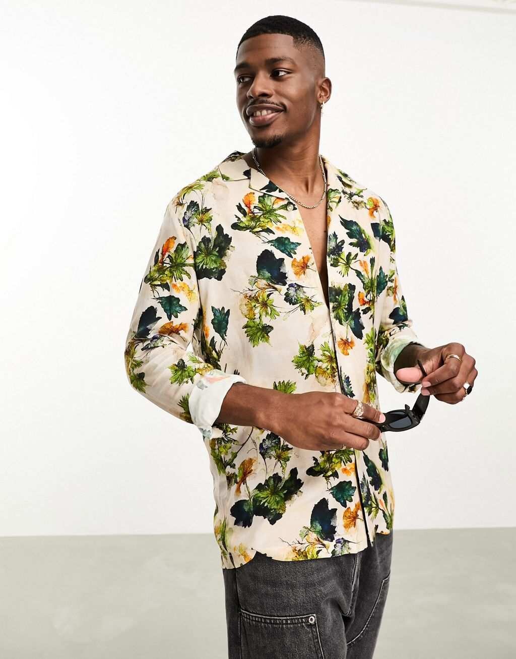 

Бежевая рубашка с цветочным принтом ASOS DESIGN revere