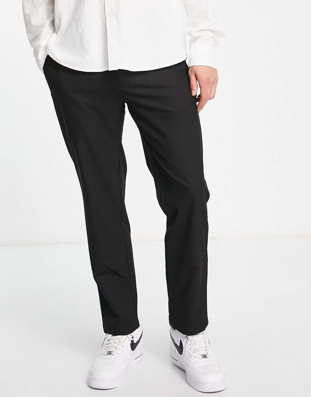 

Черные узкие брюки строгого кроя Pull&Bear