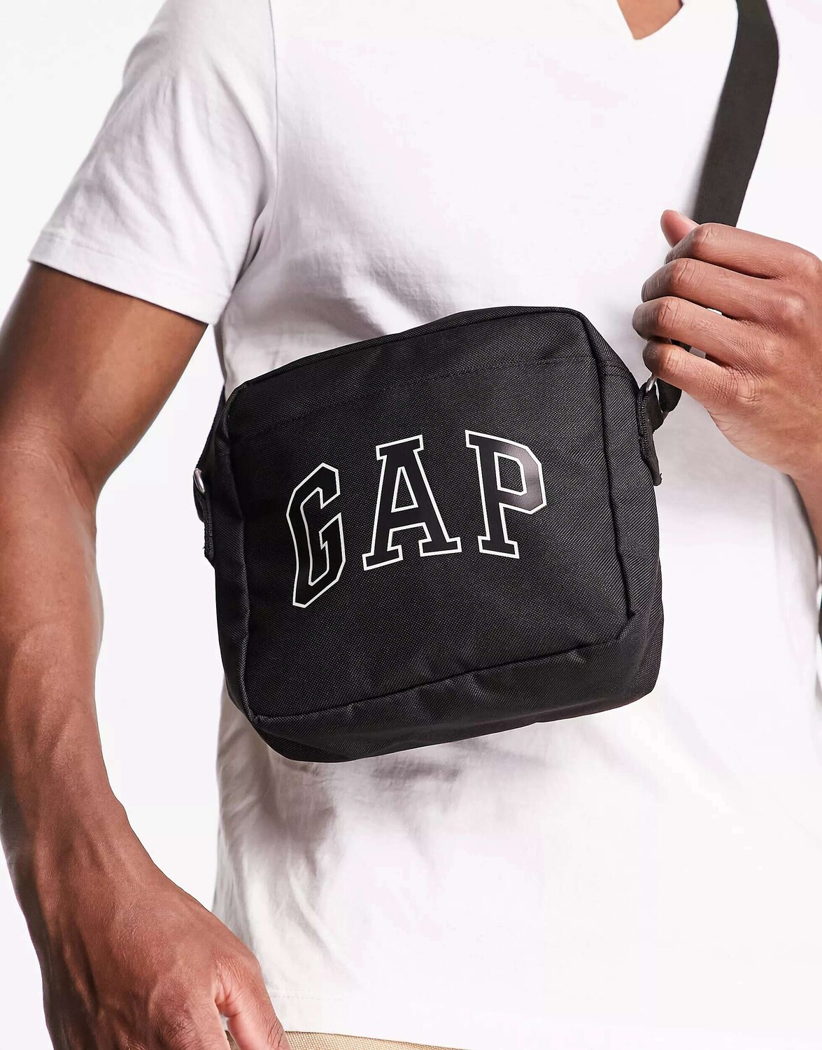 

Черная сумка через плечо GAP Columbia