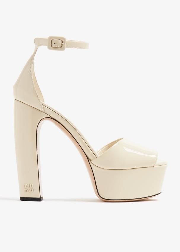 

Сандалии Miu Miu Patent Leather Platform, бежевый