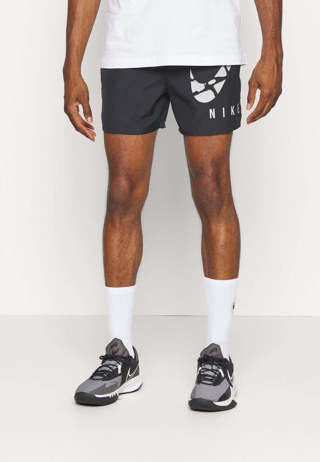 

Спортивные шорты Nike