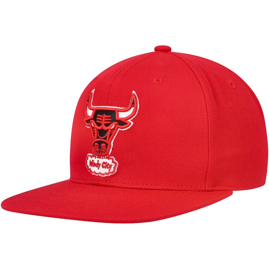 

Бейсболка Mitchell & Ness Chicago Bulls, красный