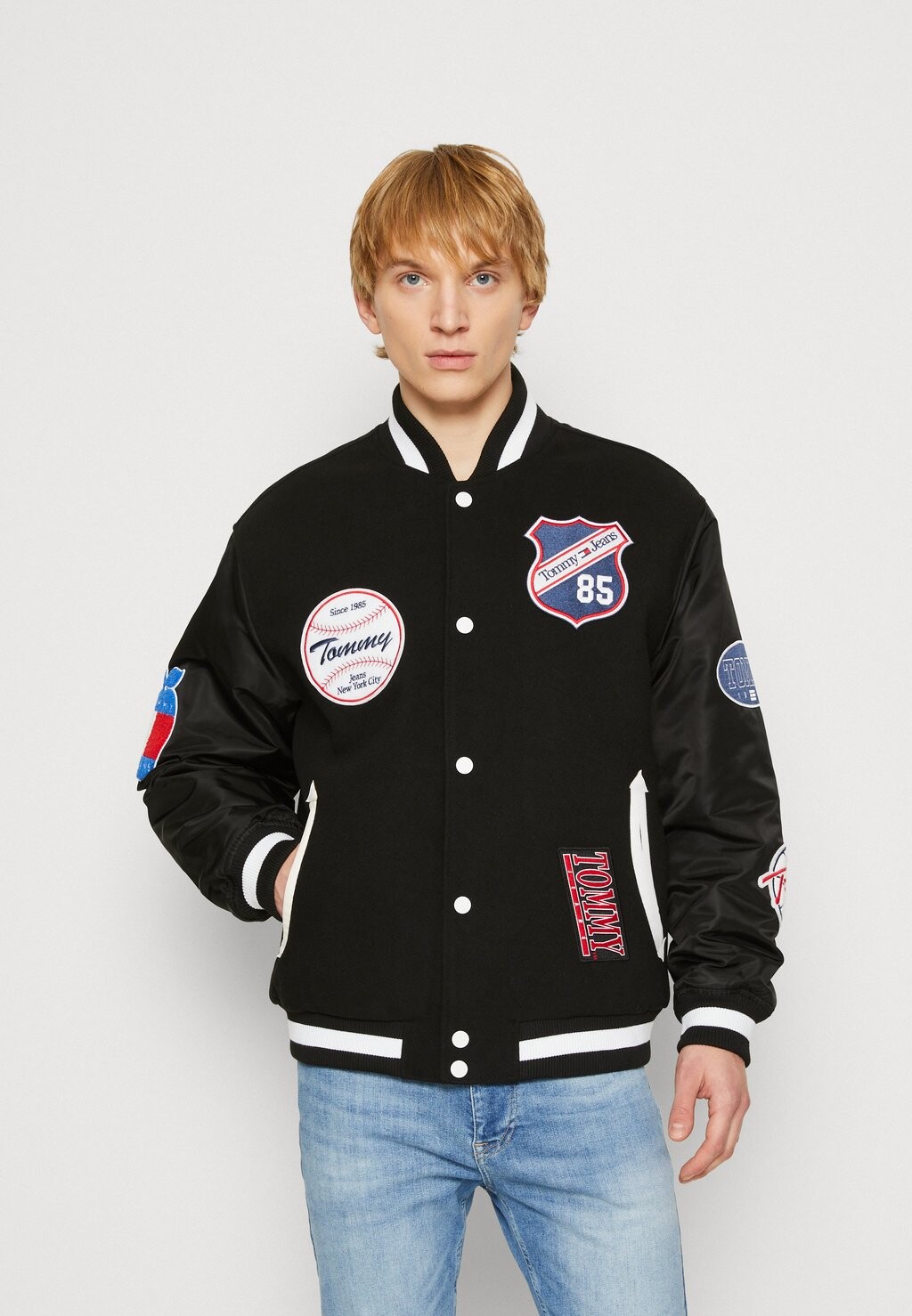 

Бомбер Tommy Jeans