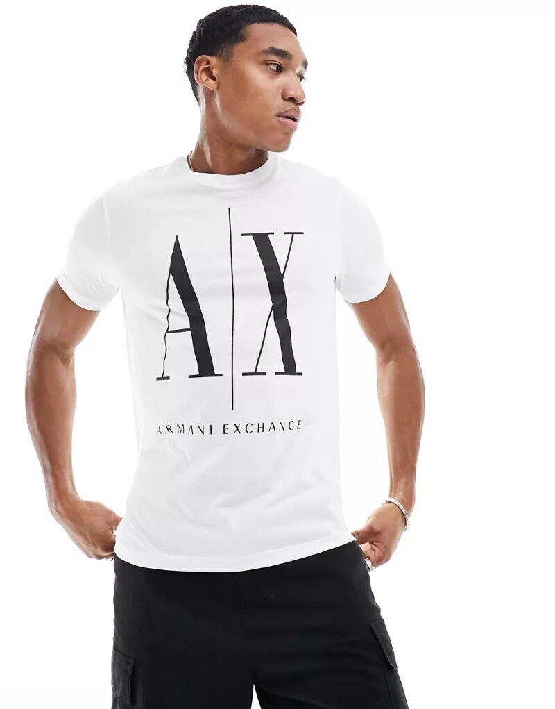 

Бело-черная футболка с большим логотипом Armani Exchange