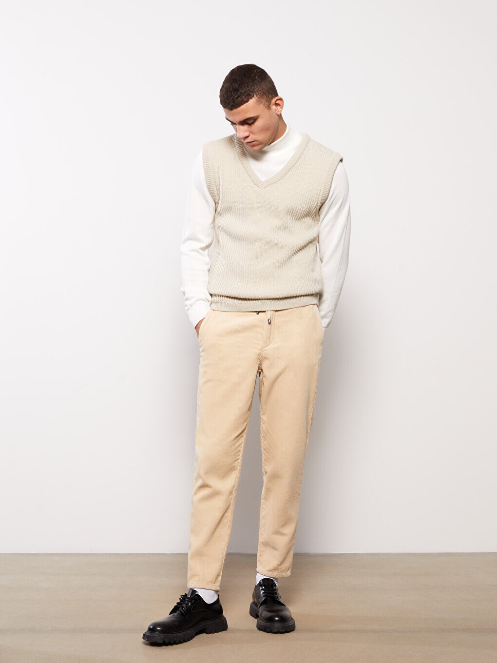 

Стандартные бархатные мужские брюки Mold LCW Casual, светло-бежевый