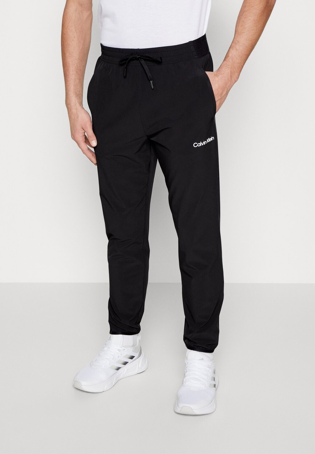 

Спортивные брюки Calvin Klein Performance