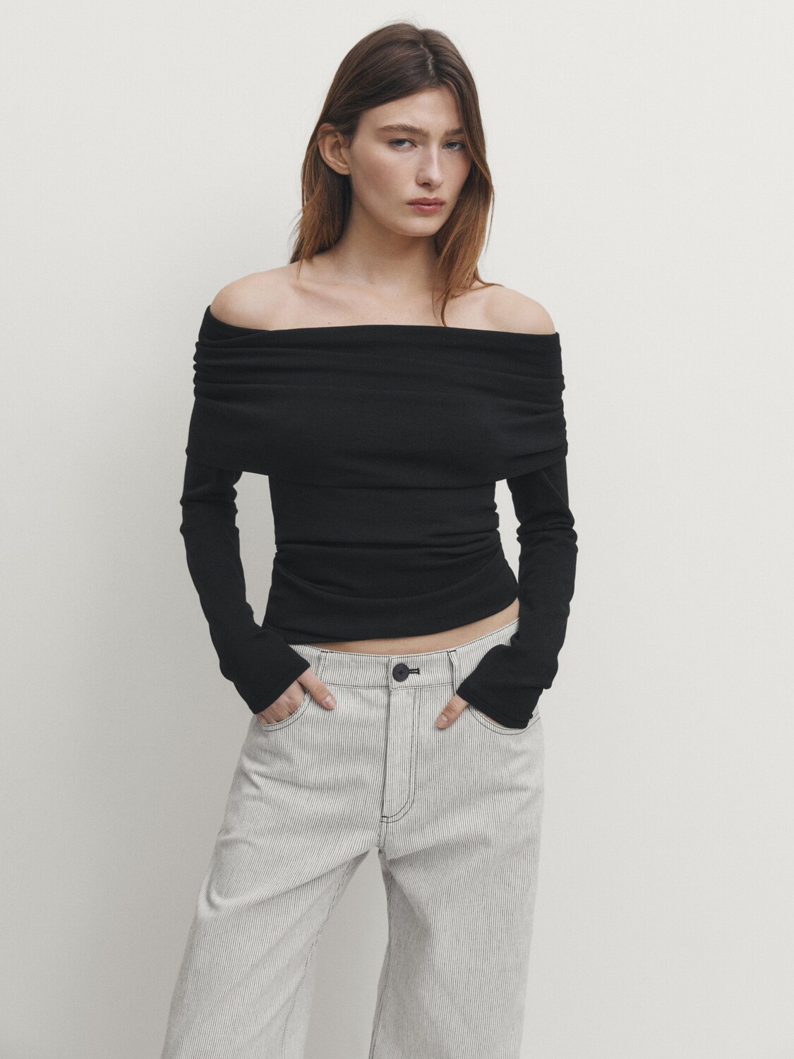 

Вязаный свитер с длинными рукавами и открытыми плечами Massimo Dutti, черный