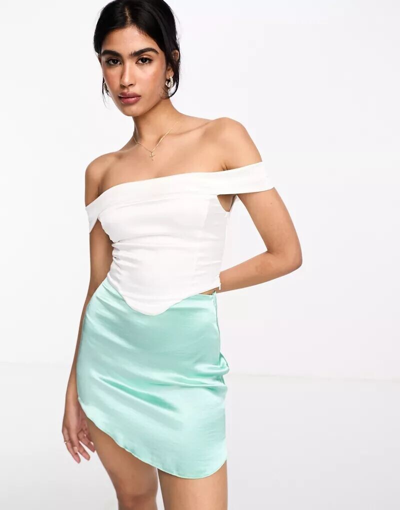 

Мятно-зеленая атласная мини-юбка с изогнутым краем ASOS